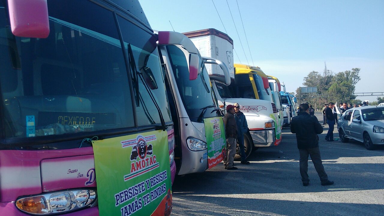 Paran transportistas de la Amotac en la "Y" Griega